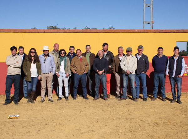 Los aficionados de Fuentes de León, invitados al tentadero