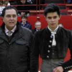Juanito junto al maestro Tomás Campuzano al finalizar el festejo