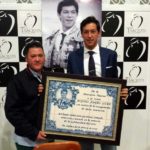Miguel Ángel Silva junto al presidente de la Asociación Taurina recién creada.