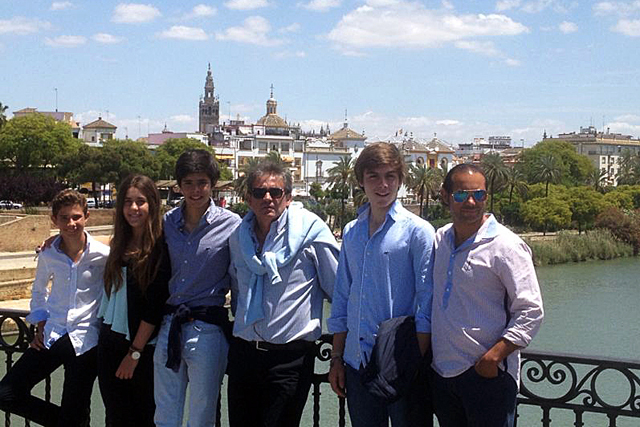 En Sevilla junto a otros alumnos y Cartujano, el otro maestro de la escuela