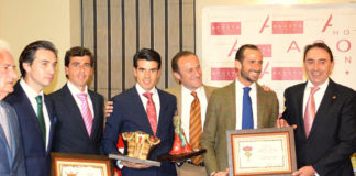 Los premiados en la gala inaugural de las jornadas taurinas 'Curro Echeverría' (FOTO: Emiliano Vicente)