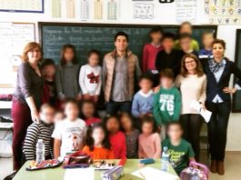 David Bolsico en su encuentro con los alumnos del Colegio de Higuera la Real