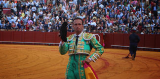 Ferrera da la vuelta al ruedo tras una gran faena a 'Mecanizado' de Victorino (FOTO: M. Berho)