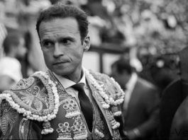 Antonio Ferrera cariacontecido en el callejón de Las Ventas (FOTO: Álvaro Marcos)