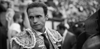 Antonio Ferrera cariacontecido en el callejón de Las Ventas (FOTO: Álvaro Marcos)