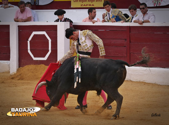 Toreando muy encajado en la tarde que comenta de Zafra (FOTO: Gallardo)