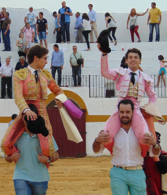 Ginés Marín y Juan Carlos Carballo, grandes triunfadores en Fuentes de León (FOTO: J.A. Ledesma)