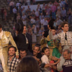 ¡Qué diferencia de salida a hombros con respecto de ayer! (FOTO: Gallardo)