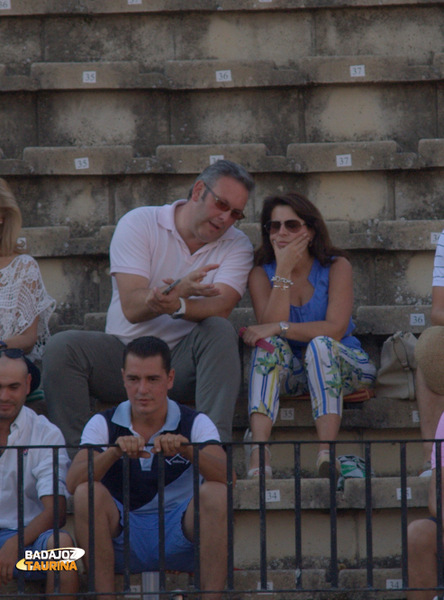 Paco Lozano impartiendo una clase a Lourdes