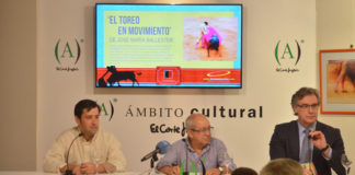Momento de la inauguración de la exposición fotográfica de Ballester (FOTO: J.M. Ambrós)