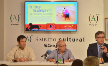Momento de la inauguración de la exposición fotográfica de Ballester (FOTO: J.M. Ambrós)