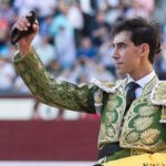 Jiménez Fortes con una oreja en la plaza de Las Ventas (FOTO: Álvaro Marcos)