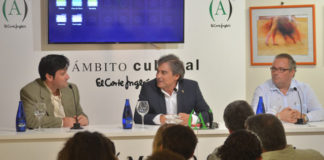 Antonio Girol, Luis Reina y Fernando Masedo en la tribuna de oradores (FOTO: J.M. Ambrós)