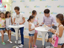Ginés Marín y Juan Carlos Carballo firmando autógrafos en EL FARO (FOTO:FIT)