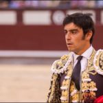 Perera cariacontecido dirigiéndose a las tablas en Las Ventas (FOTO: Juan Pelegrín)