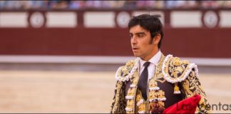 Perera cariacontecido dirigiéndose a las tablas en Las Ventas (FOTO: Juan Pelegrín)