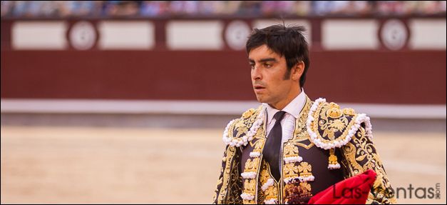 Perera cariacontecido dirigiéndose a las tablas en Las Ventas (FOTO: Juan Pelegrín)