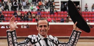 Julio Parejo dando la vuelta al ruedo en Pachuca (FOTO:CEDIDA)