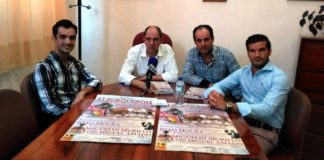 Los dos diestros junto al empresario en el acto de presentación del cartel a los medios