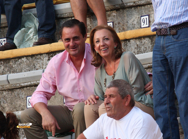 Ildefonso Gómez y su esposa, apoyando a Tomás Angulo.