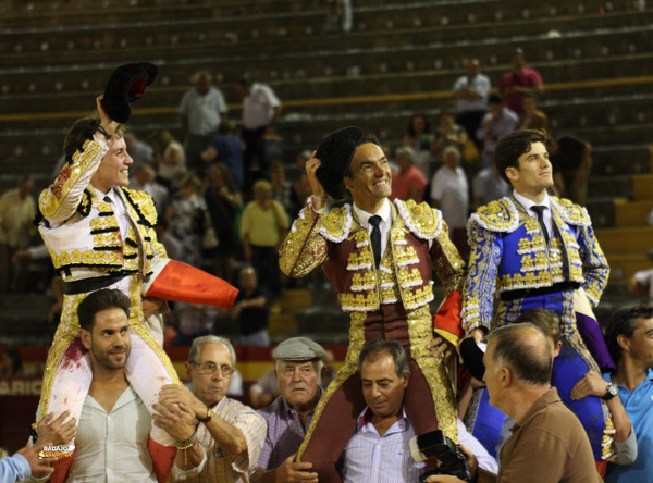 Angulo, El Cid y Garrido, en hombros