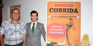 Junto a un miembro de la comisión taurina de Mimizan presentando la corrida del sábado