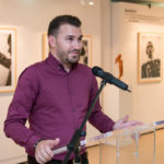 Juan Ignacio Rodríguez presentando su exposición en el Museo Luis de Morales (FOTO: Domingo Cáceres)