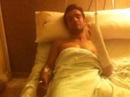 Miguelín Murillo en la cama del hospital de Fremap de Sevilla tras la operación