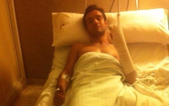 Miguelín Murillo en la cama del hospital de Fremap de Sevilla tras la operación
