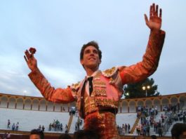 Ginés Marín saliendo a hombros de la plaza de Olivenza el pasado 8 de septiembre (FOTO:Jose Campos)