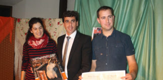 Fernando González posando con su trofeo (FOTO: Alfonso Cámara)