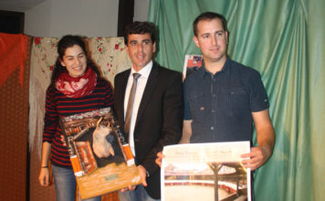 Fernando González posando con su trofeo (FOTO: Alfonso Cámara)