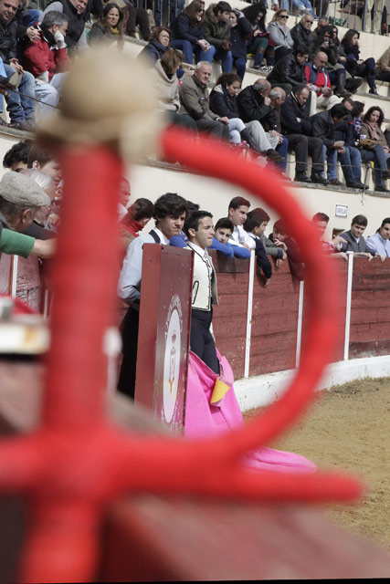 Familiares y amigos de los alumnos en los tendidos