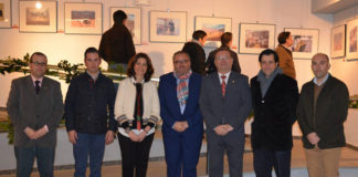 Miembros de la ACT Amigos del Toro junto a la alcaldesa de Fregenal, Masedo Pacheco y Juan Ignacio Márquez (FOTO: MRCA)