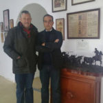 Vicente Elices y Joaquín Domínguez tras firmar el acuerdo en el Museo Taurino de la plaza emeritense