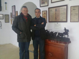 Vicente Elices y Joaquín Domínguez tras firmar el acuerdo en el Museo Taurino de la plaza emeritense
