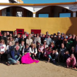 Los peñistas de Almendralejo posando en la plaza de tientas de Los Espartales