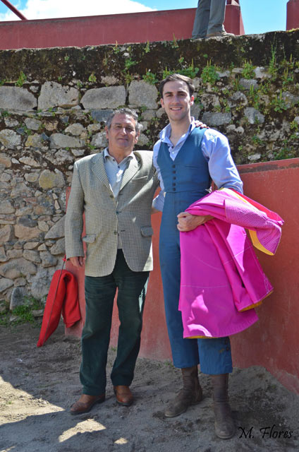 Flores junto a El Gallo de Morón, su apoderado (FOTO:M.Flores)