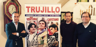 Fotografía que recoge el acto de presentación del cartel de Trujillo