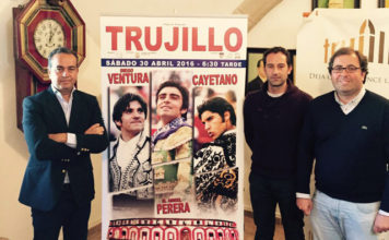 Fotografía que recoge el acto de presentación del cartel de Trujillo