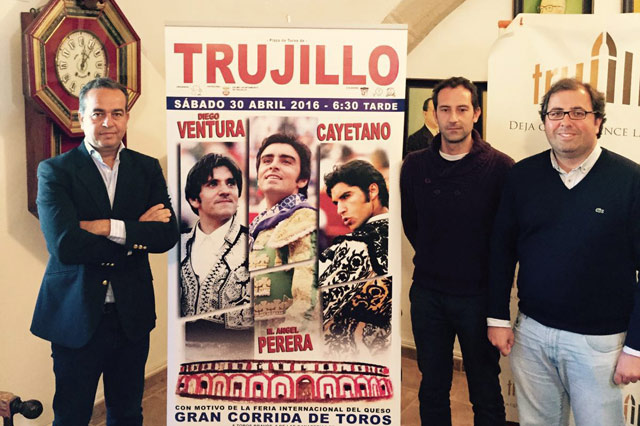 Fotografía que recoge el acto de presentación del cartel de Trujillo