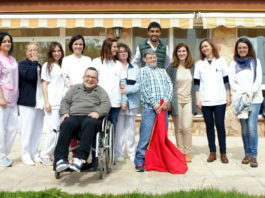 Imagen de la visita de Perera al centro de Asprona en Albacete (FOTO: Nuevo Tercio Comunicación)