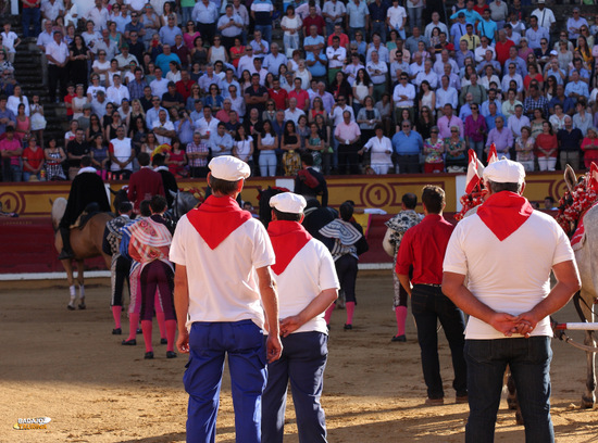 La memoria del torero Roberto Gallardo estuvo presente al inicio del festejo (FOTO:Gallardo)