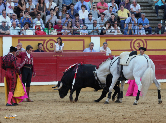 A los rejones le sobra este circo