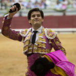 José Garrido con uno de los trofeos cortados en Burgos (FOTO:Javier Arroyo-Aplausos)