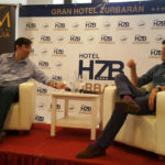 José Garrido y Antonio Girol hablando de toros en el Hotel Zurbarán para Cuadernos de Tauromaquia
