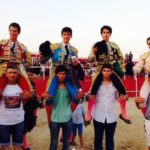 Los triunfadores de Santa Amalia saliendo a hombros