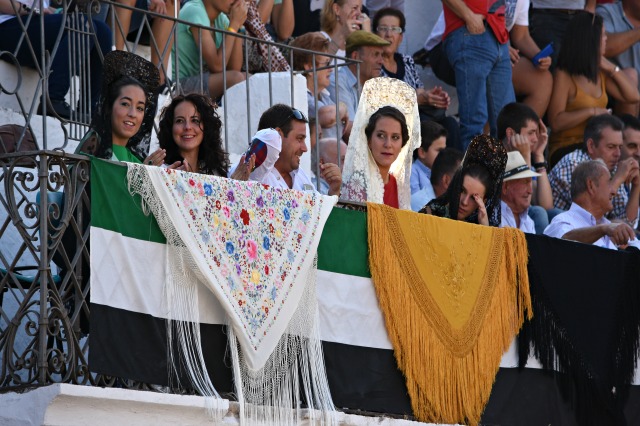 Mantillas y blondas en el palco