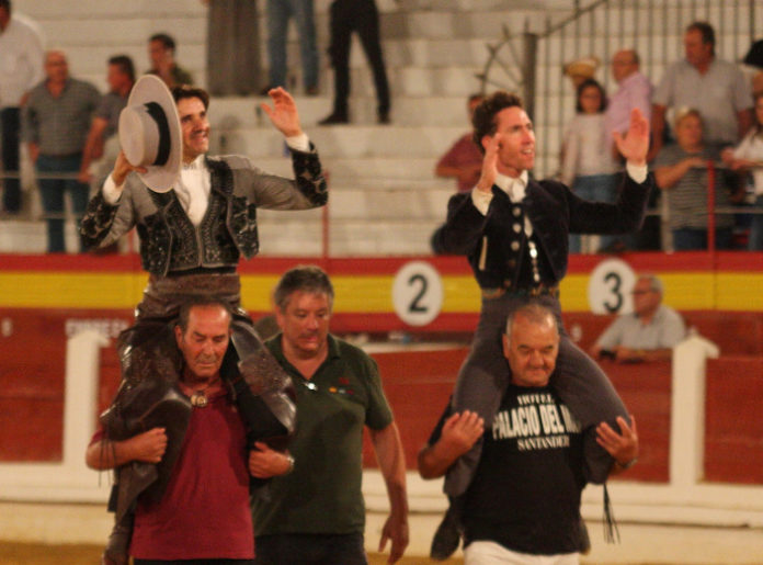 Diego Ventura y Leonardo Hernández paseados a hombros en Mérida (FOTO:Gallardo) Sentimos no poder ofrecerles más fotos del festejo