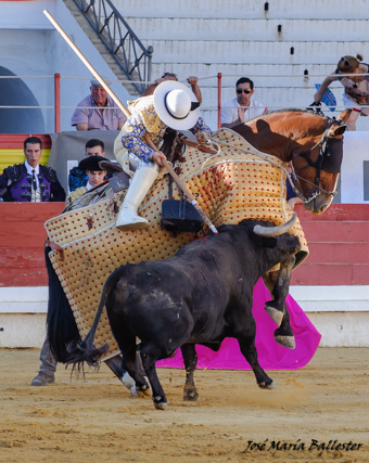 ...protagonizaron una bonita pelea en varas